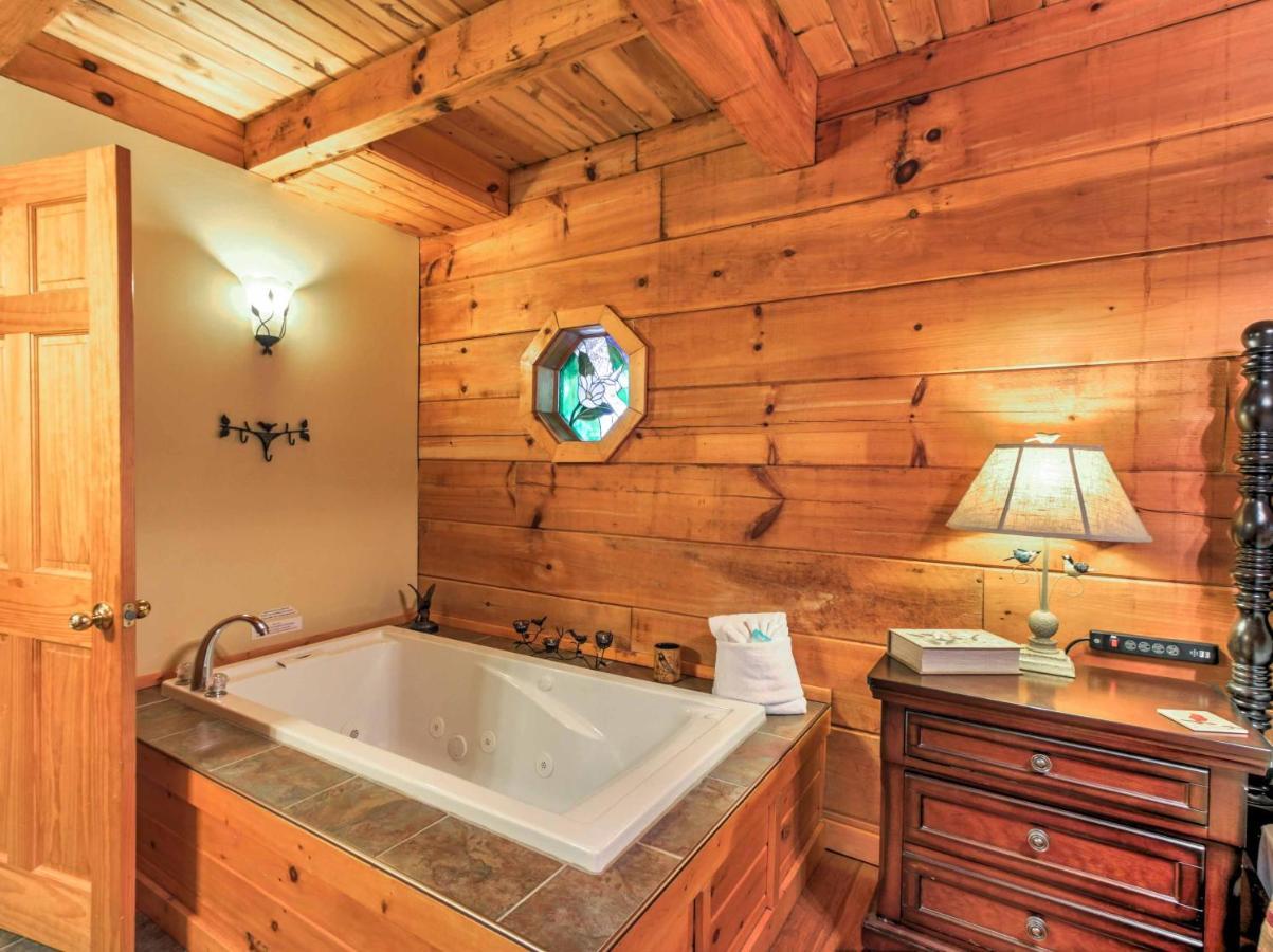 Cozy Nest Gatlinburg Cabin With Porch And Jacuzzi! Villa Ngoại thất bức ảnh