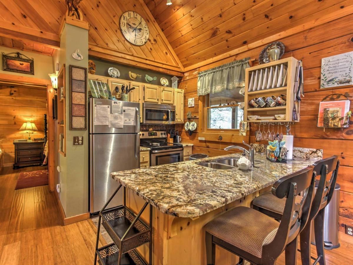 Cozy Nest Gatlinburg Cabin With Porch And Jacuzzi! Villa Ngoại thất bức ảnh