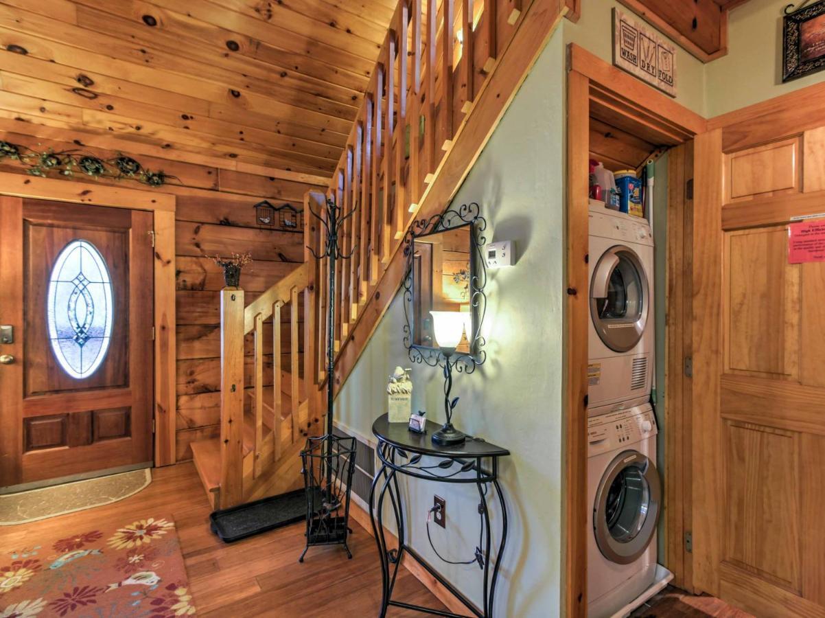 Cozy Nest Gatlinburg Cabin With Porch And Jacuzzi! Villa Ngoại thất bức ảnh