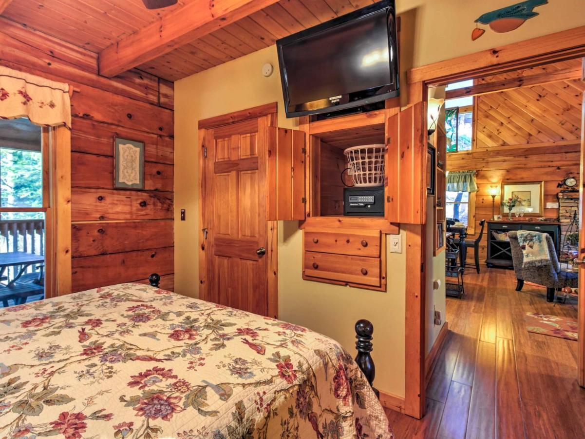 Cozy Nest Gatlinburg Cabin With Porch And Jacuzzi! Villa Ngoại thất bức ảnh